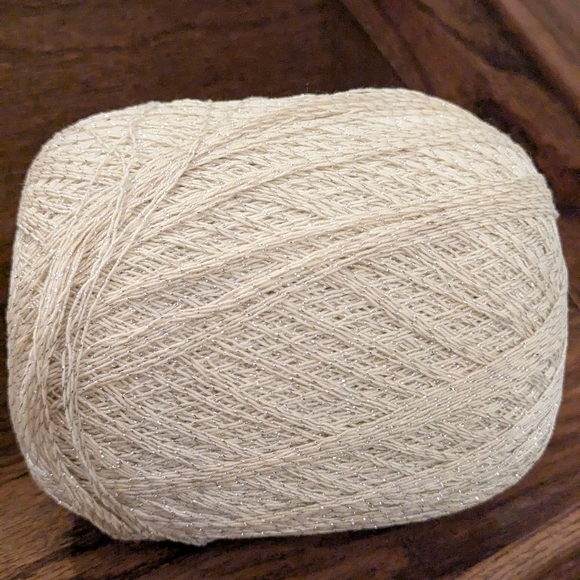 Cream crochet Thread Spool with Silver Accents Approx 1500 Meters - Picture 3 of 10